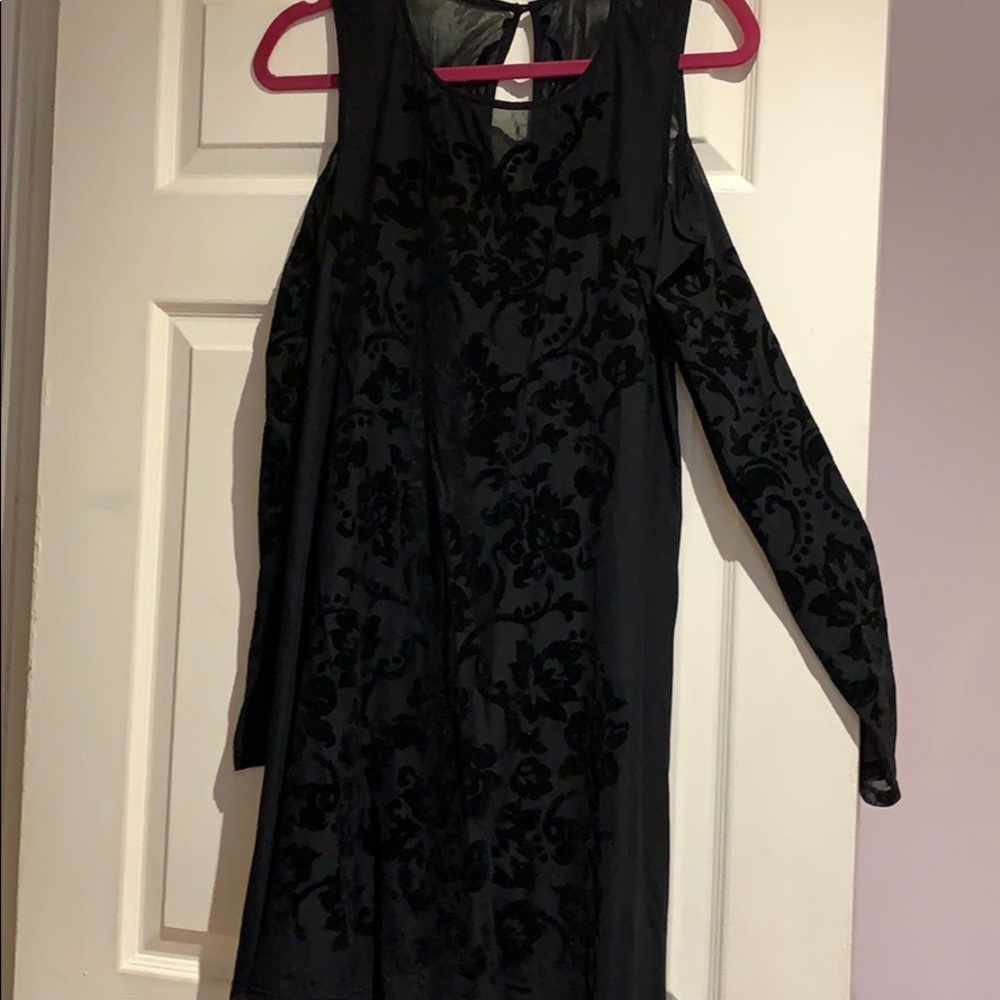 Abercrombie and Fitch open shoulder chiffon dress